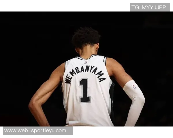 阿里纳斯分析马刺战术策略需围绕文班展开如同魔术时期的魔兽打法